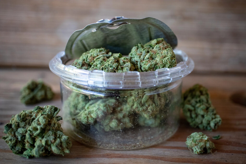 Cannabis Shop Near Blainville Quebec Local Option vs the Drive West (2)