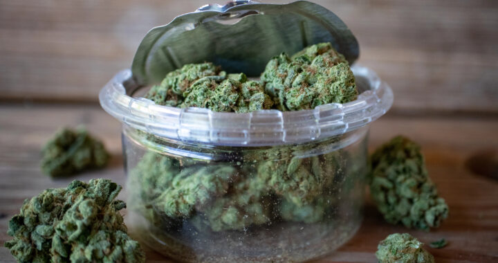 Cannabis Shop Near Blainville Quebec Local Option vs the Drive West (2)